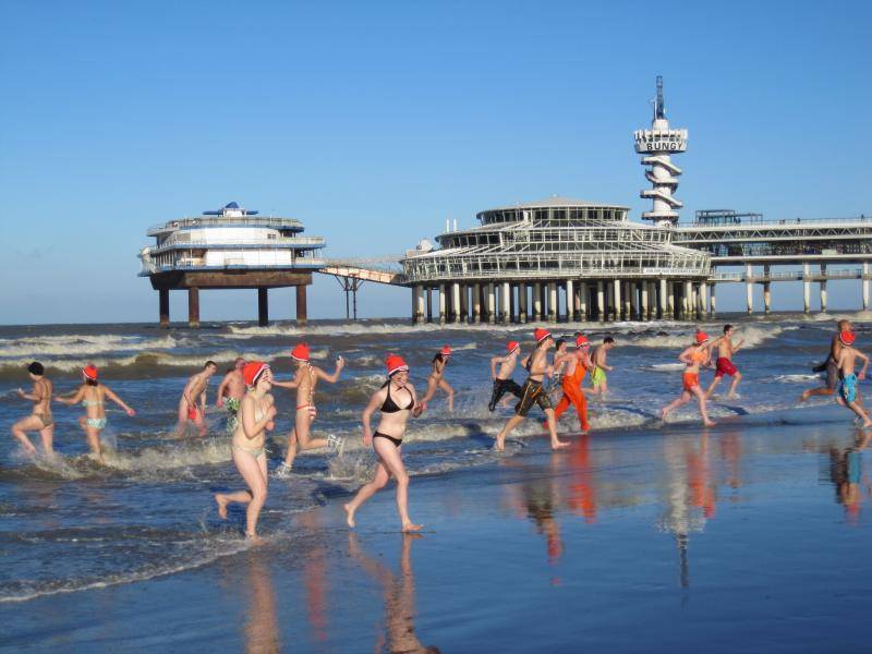 Голландия. 01.01 - Купание в Северном море