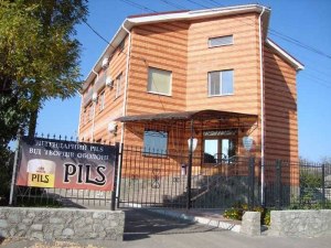 Версальський дворик - готель ресторан Глобине